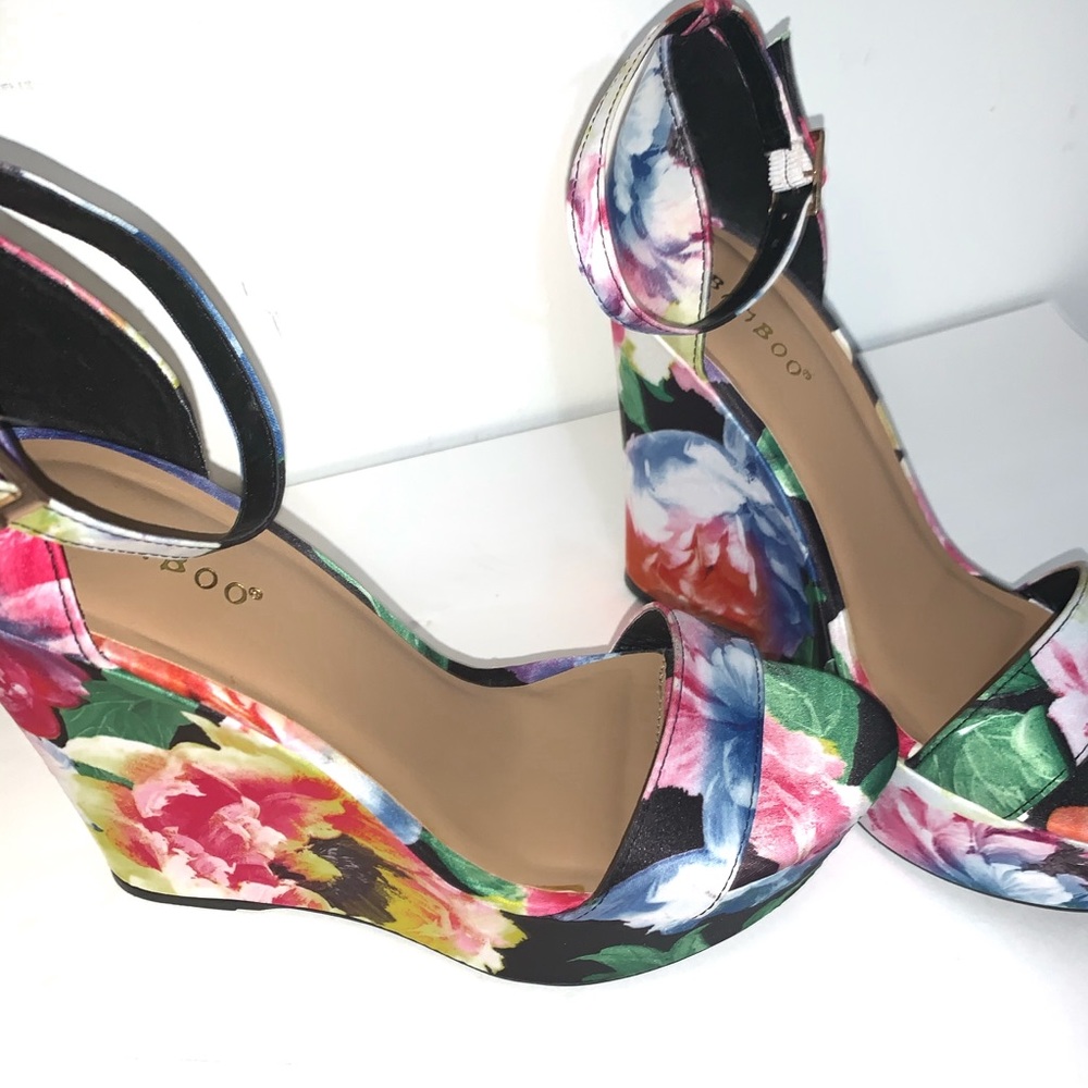 Bamboo floral wedge shoes with ankle straps